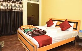 Hotel Paradise Varanasi Perfect Location - Parking Facilities